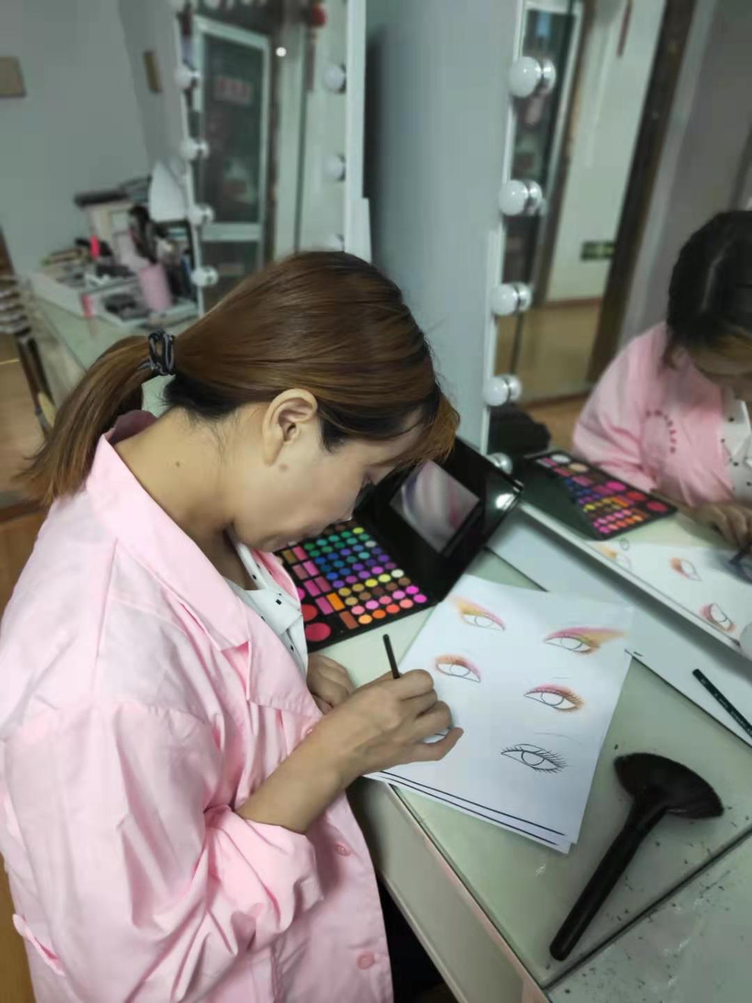 彩妆培训